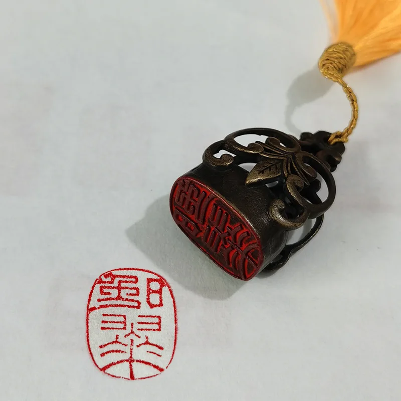 

Bronze a hollow seal, Exquisite calligraphy and painting chapter with tassel