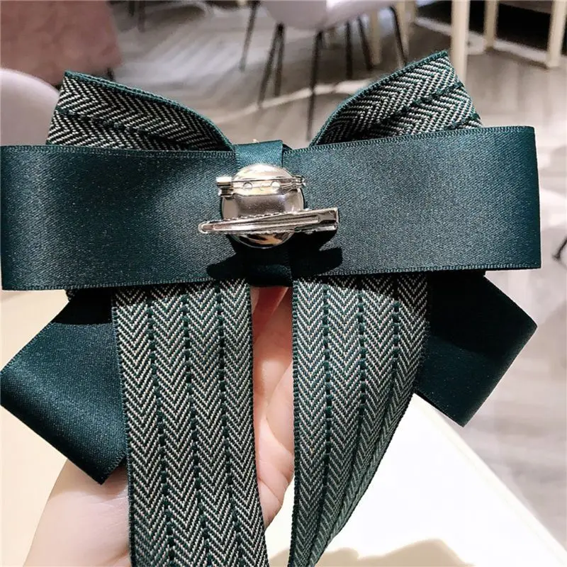 Женский ретро Красочный Полосатый галстук-бабочка Имитация кристаллов Ювелирные Изделия Воротник Брошь булавка C6UD