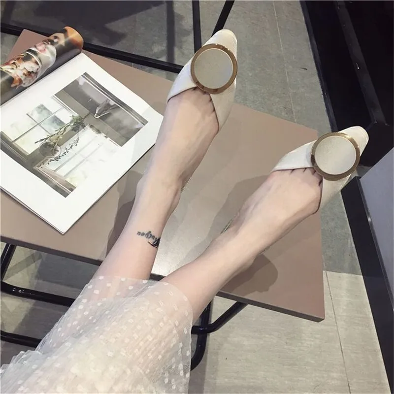 

Single shoes female casual 2019 spring and summer new suede metal round pointed breathable lazy shoes color matching