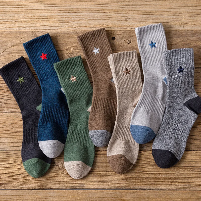 

Japanese new Cartoon embroidered star mens socks cotton solid Color and pull out men socks autumn gifts for men 092305