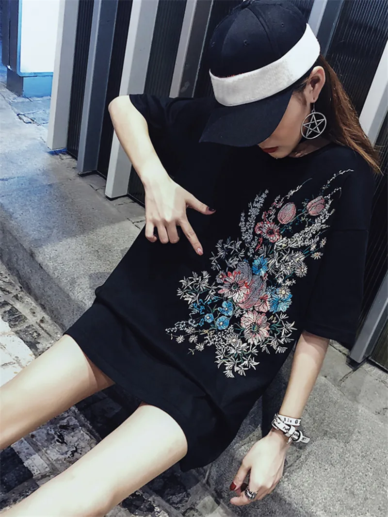 2022 Summer New Chic Loose Casual T-Shirts Women Korean Students Short-sleeved Round Neck Tees Floral Embroidery Long T-shirts