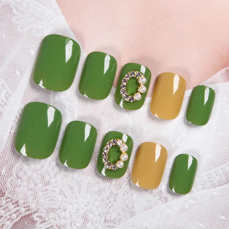 

Daily False Nails with Glitter Simulated Pearls Green Yellow Artificial Nails Short Square Manicure Tips with Glue 24pcs/set