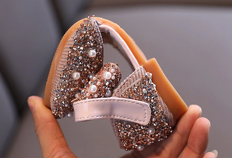 New Girls Princess Shoes Childrens Leather Pearl Rhinestones Shining Shoes Baby Kids Shoes For Party and Wedding Spring Summer leather girl in boots