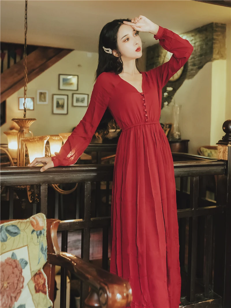 Early autumn new long-sleeved dress long lantern sleeve cotton and linen dress red beach dress scene shooting