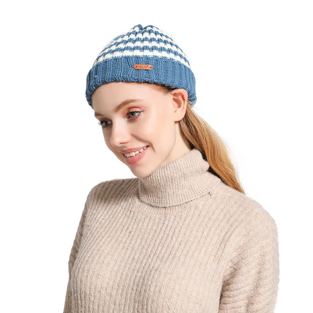 Женский трикотажный пуловер skullies шапка два цвета разные