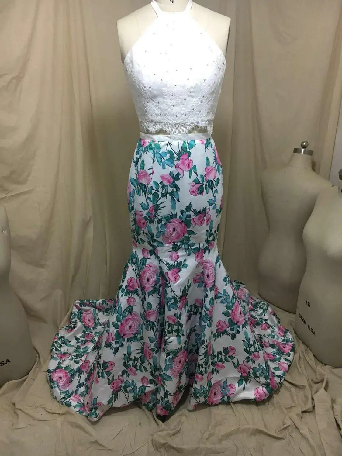 

Sexy Two Pieces Long Lace Mermaid Prom Dresses Printed Satin Robe De Soiree Halter Formal Party Dresse