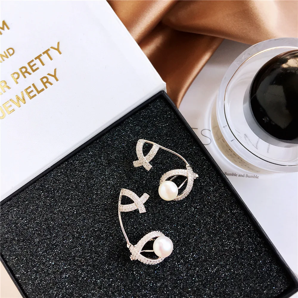 

Mei wei Fashion Brand-Light Luxury Zircon Micro Pave Freshwater Pearls Geometry Cross Ear Row Earrings 925 Silver Women's