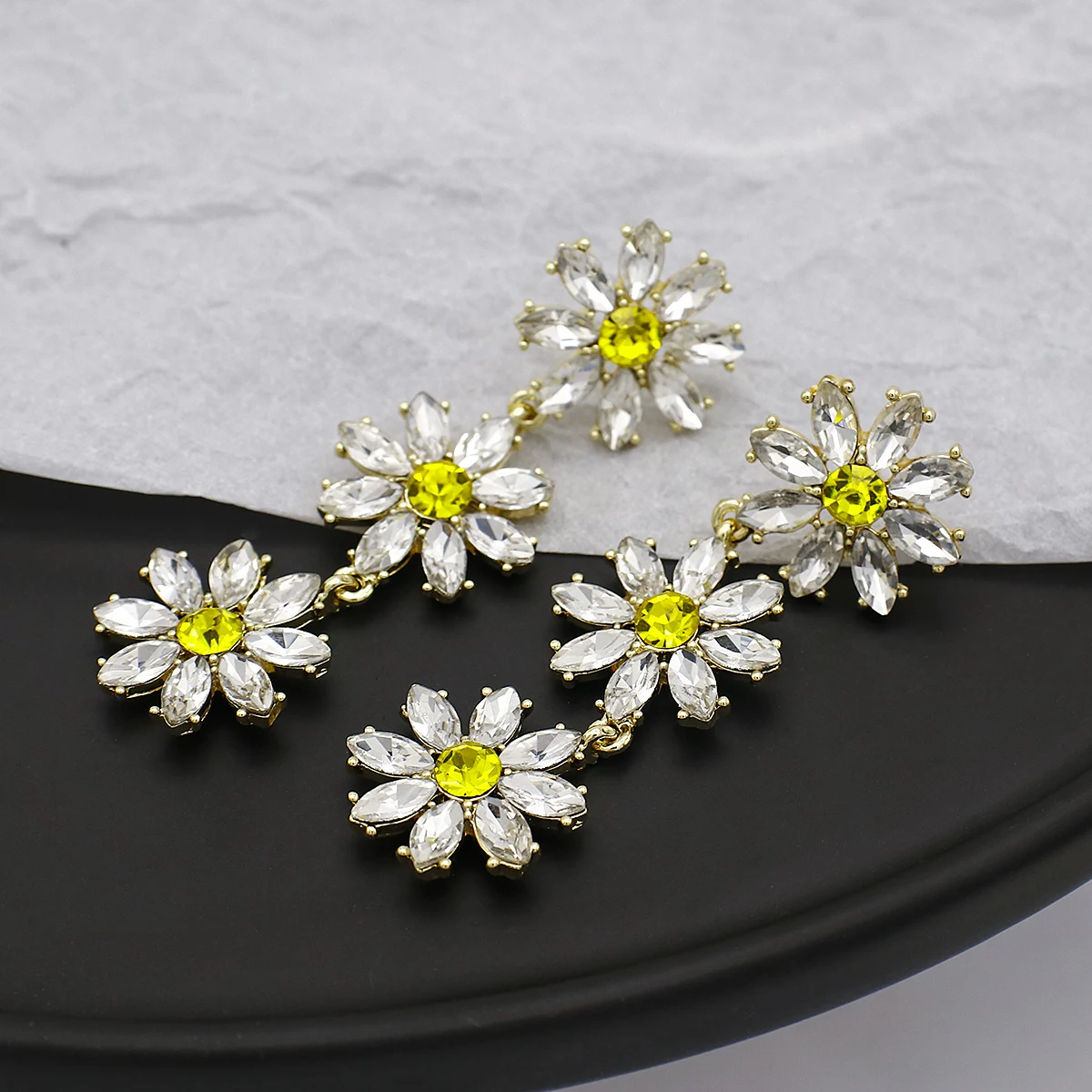 AMORCOME корейский модный желтый кристалл серьги с цветами и бахромой для женщин