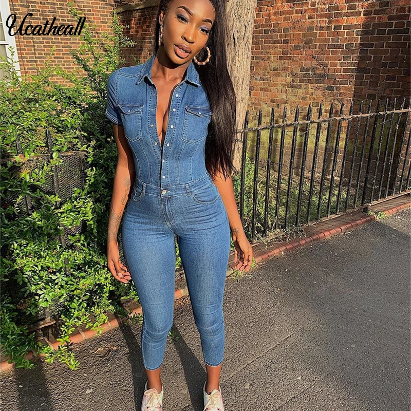 Женский джинсовый комбинезон на одной пуговице короткий Облегающий с карманами