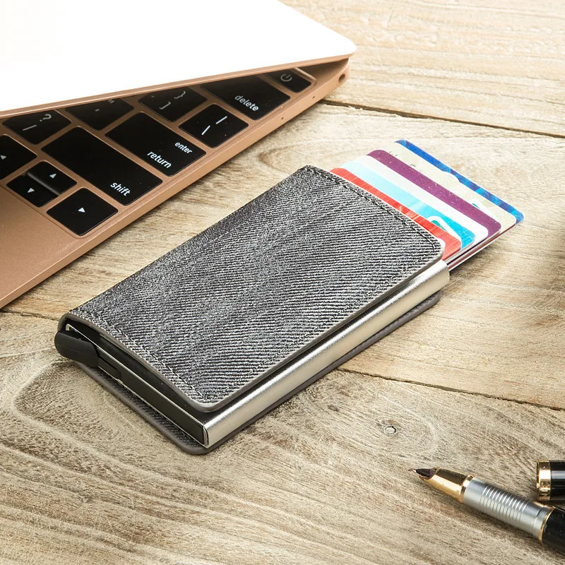 Portacarte personalizzato Rfid portafoglio in pelle nera in fibra di carbonio Silm regalo da uomo portacarte RFID personalizzato con portamonete