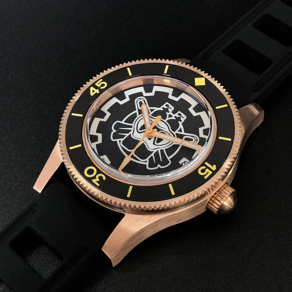 

Men Automatic Watch Fashion Bronze diving Watches 300m Water Resistant NH35 Movement Wristwatch 4.4