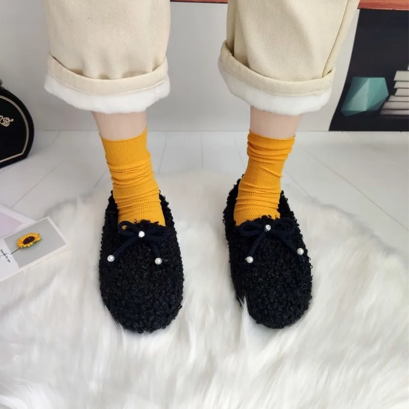 

Winter furry outdoor lazy shoes Women's loafers Designer flat shoes women fashion casual belt bowtie lamb fur loafers Y18-10