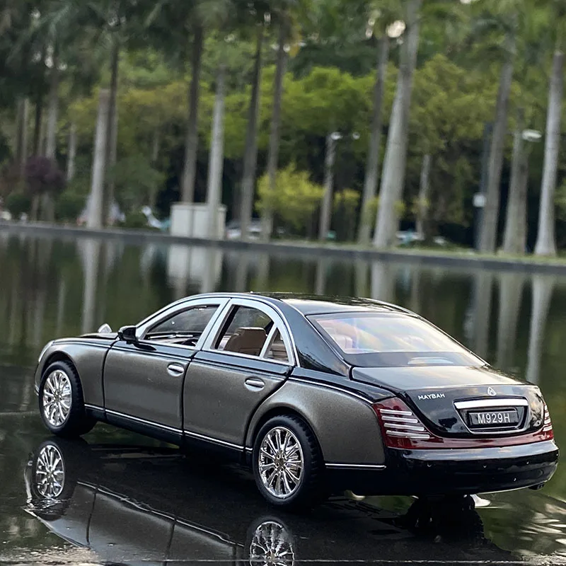 1:24 Benzs Maybach 62s S650 Classic Car Alloy Car Model