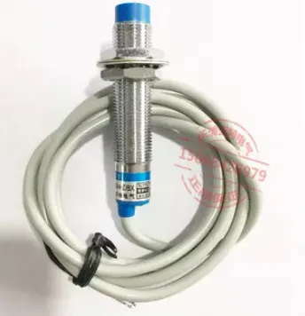 

In stock!!! 10PCS/LOT LM12-3004NA DC 24V three line NPN normally open switch sensor Free Shipping