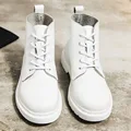 Женские ботинки из натуральной кожи, белые байкерские ботинки, демисезонные ботинки в стиле панк - фото