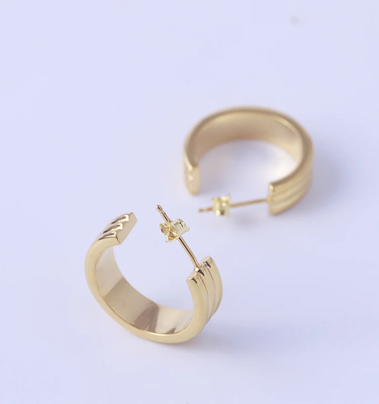 Fashionable, simple, small, glossy, retro, gold C-shaped open earring Earrings