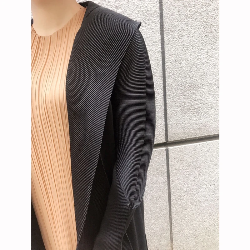 MIYAKE fold autumn new style black Lapel long sleeve large size thin medium length cardigan trench free shipping