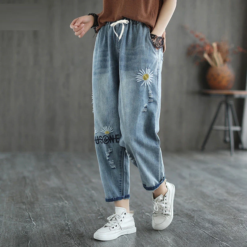 2020 New Spring Korea Fashion Women Elastic Waist Loose Vintage Jeans Daisy Embroidery Casual Denim Harem Pants Plus Size S781 2020 New Spring Korea Fashion Women Elastic Waist Loose Vintage Jeans Daisy Embroidery Casual Denim Harem Pants Plus Size S781