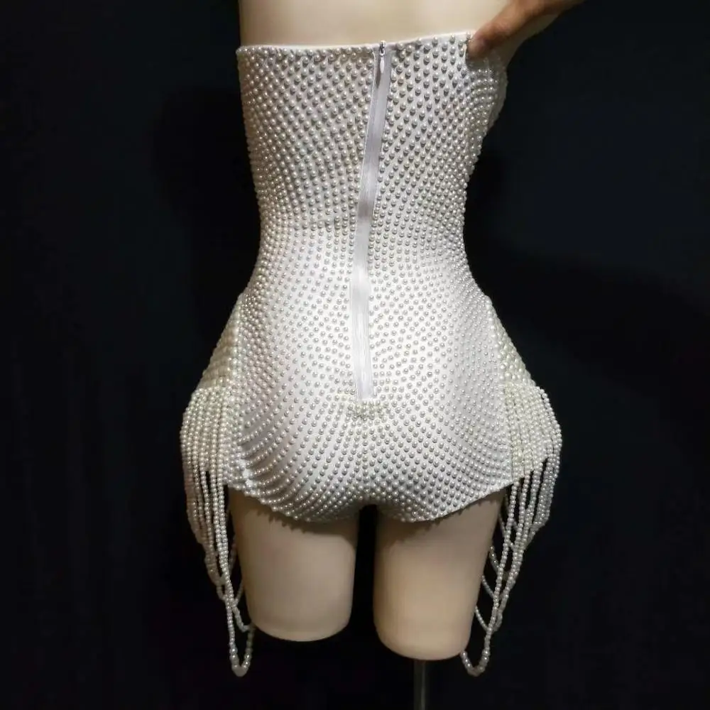 Элегантный белый вечерний комбинезон с жемчужинами и кисточками женский