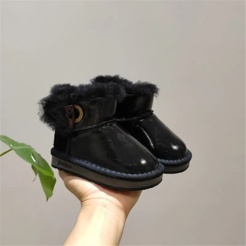 Новые зимние детские ботинки; кожаная водонепроницаемая обувь для маленьких девочек; теплые плюшевые модные детские зимние ботинки с пряжкой; детская обувь