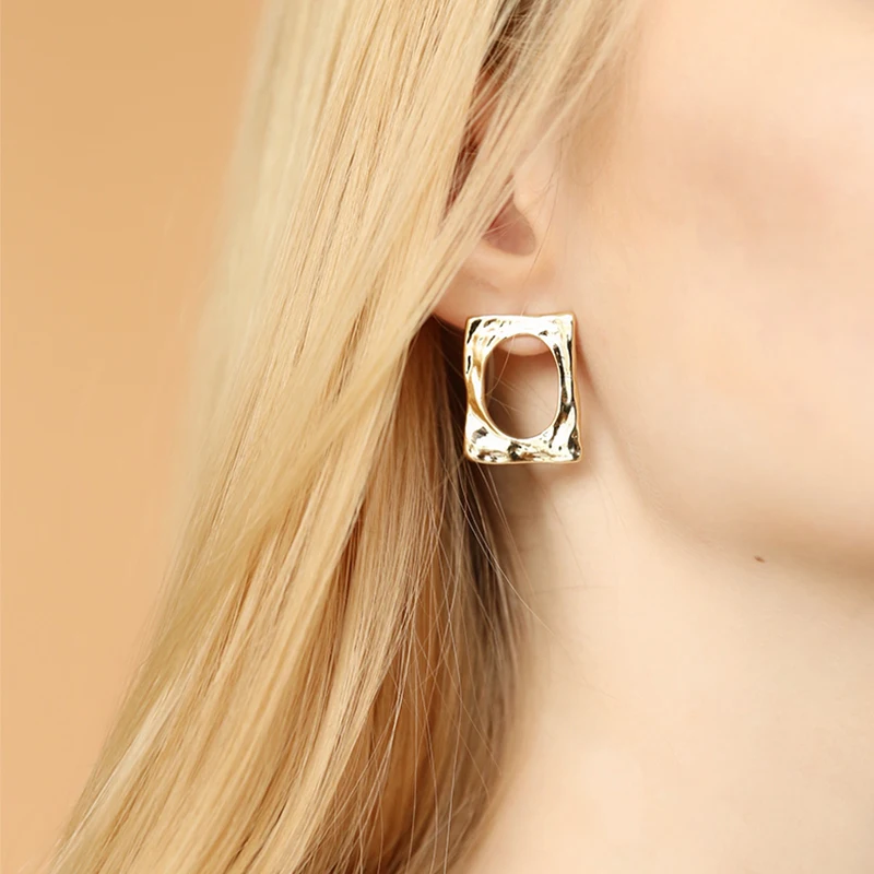 YMYW Геометрические Квадратные пустотелые серьги гвоздики золотого цвета ювелирные изделия Аксессуары для женщин очаровательные серьги вечерние классические подарки