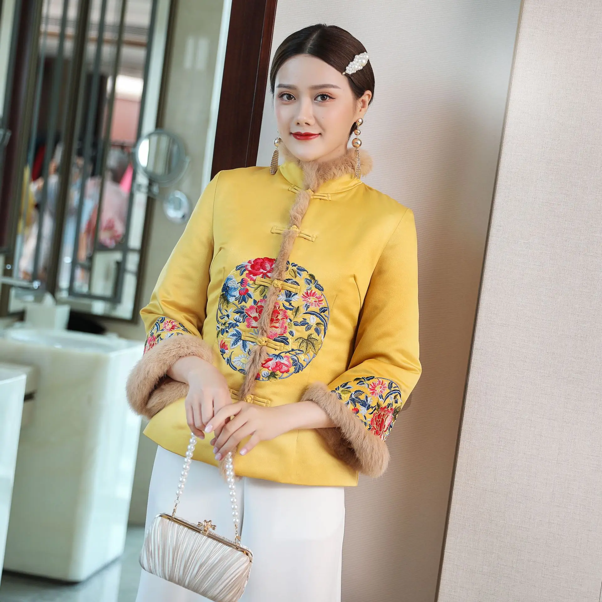 

2019 Autumn And Winter Retro Chinese-style Blue And White Porcelain Flower Embroidered Middle-aged Cotton-padded Clothes Mom Rab