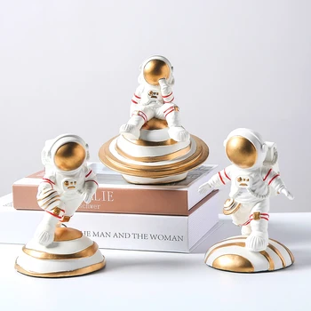 

Resin Creative Astronaut Sculpture Figurine Fashion Spaceman Sculptures Desk Home Decoration Accessories Modern Birthday Gifts