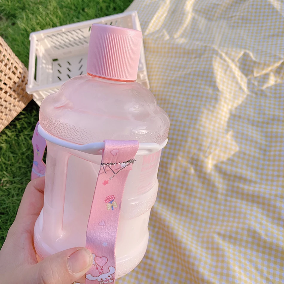 Kawaii 630ml Bear Bucket Plastic Water Bottle Creative Cute Shaker Sport Gourd Milk Cartoon Drinking Cups For Girls Children Kawaii 630ml Bear Bucket Plastic Water Bottle Creative Cute Shaker Sport Gourd Milk Cartoon Drinking Cups For Girls Children