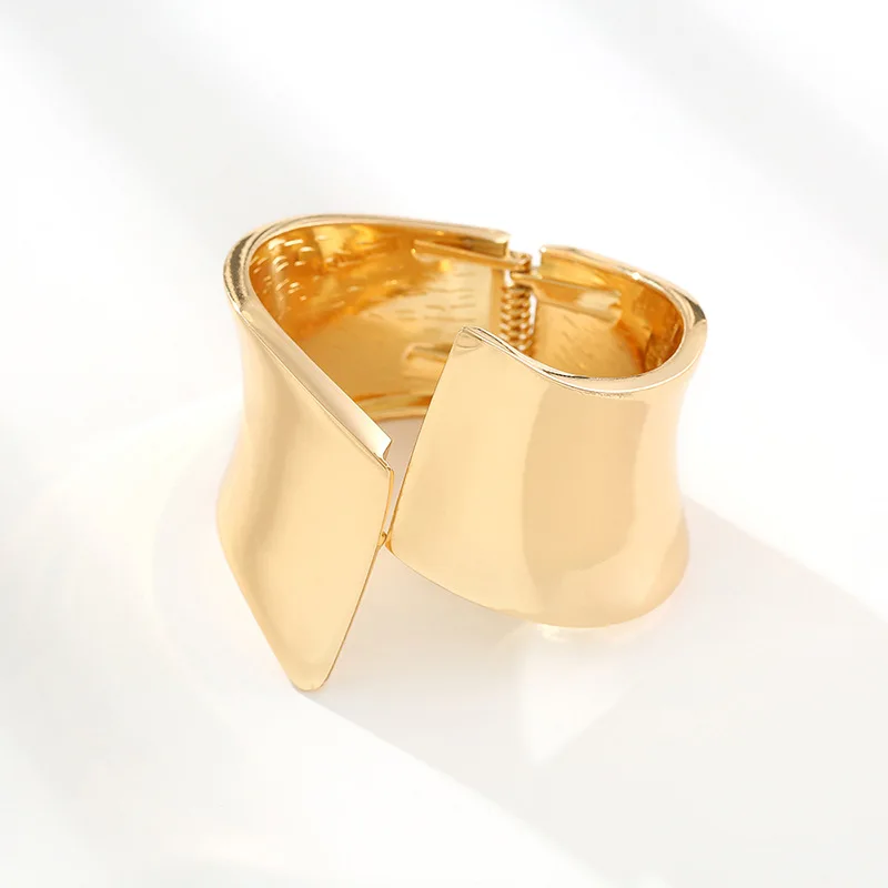Womens Bangle Bracelets New Fashion Jewelry Symmetrical Gold Plated Luxury Wide Bracelet Accessories for Women bangle bracelet