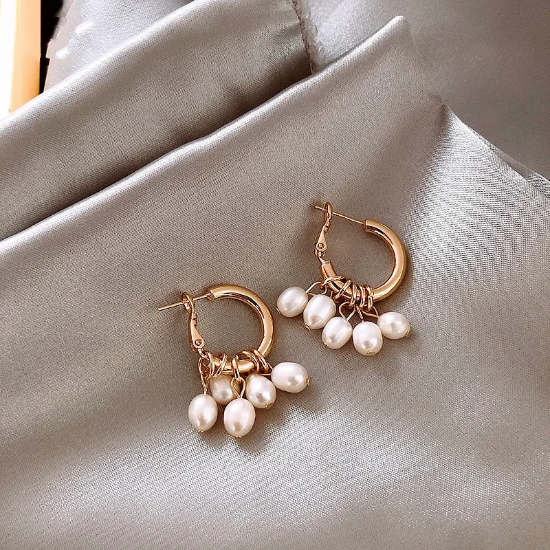 

2019 South Korea's New Fashionable Pearl Tasseled Earrings Female Harbor Wind Earrings Simple Temperament Earrings Forwomen