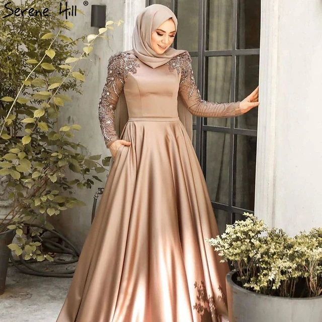 ROBE DE SOIREE HIJAB CEINTURE DE PERLES COULEUR BEIGE GOLD