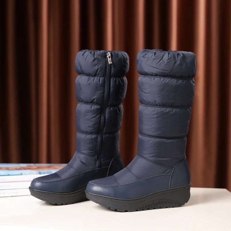 REAVE CAT/Большие размеры 35-44, новые зимние сапоги женские теплые водонепроницаемые сапоги на хлопковом пуху сапоги до середины икры на меху на платформе цвет черный, белый, синий