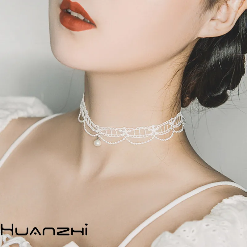 HUANZHI 2020 Sweet New Wavy Flower White Lace Imitation Pearl Pendant Clavicle Chain Choker Necklace for Women Wedding Jewelry