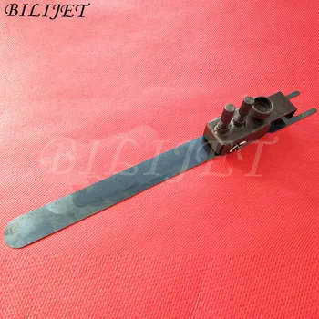 

2 Pieces free shipping Man Roland 200 Printing Machine Parts Sheet Smoother Roland 200 paper media clamp clip plate