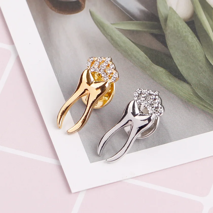 

Hot Selling Fashion New Style Cute Shiny Small Drill Crown Teeth Alloy Brooch Gauze Kerchief Clothing Accessories