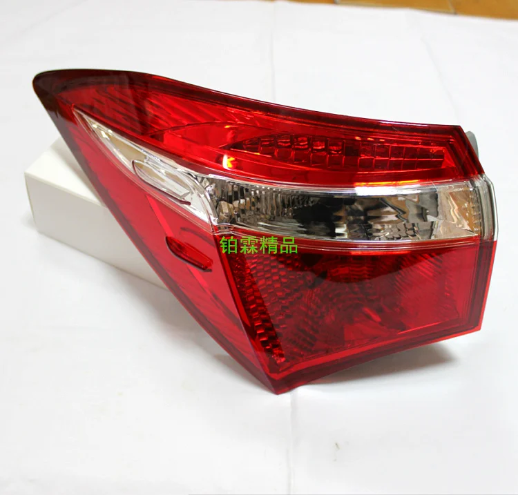

Suitable for 14 - 17 Toyota corolla rear taillights left and right rear headlight brake light reversing lamp housing