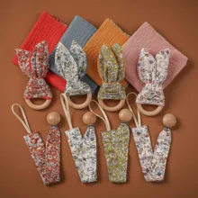 

New Baby Nursing Set Absorbent Baby Feeding Burp Cloth Handkerchief Floral Pacifier Chain Infant Gym Ring Teething Kit Gift