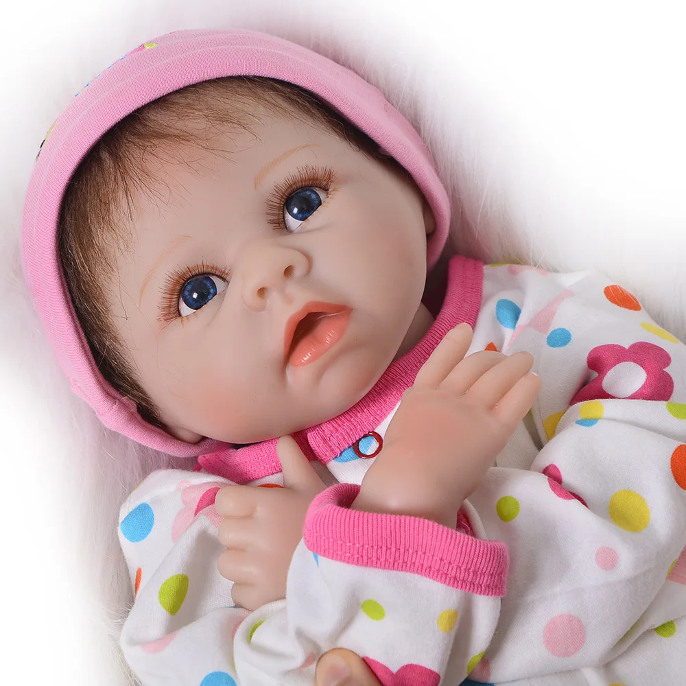  Keiumi 22-Inch Reborn Baby Doll Reborn Baby Soft Silicone Model Infant Cloth Body Doll