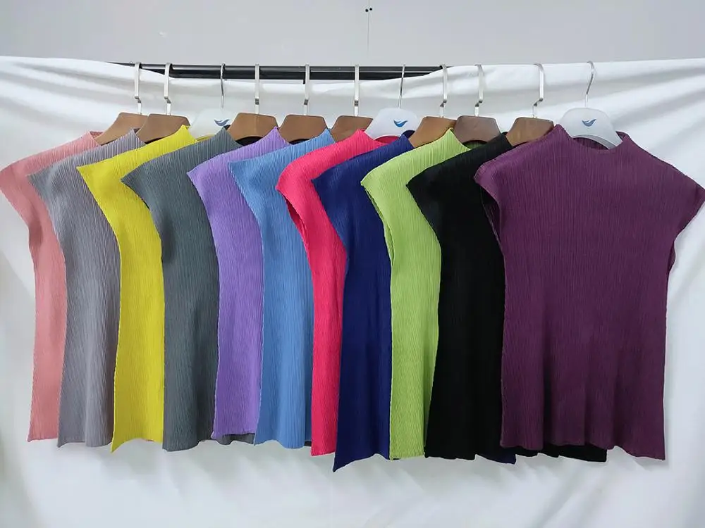 Женская плиссированная футболка без рукавов черная с рисунком в стиле Харадзюку