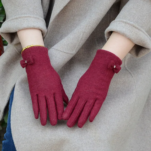 Women touch Mitten Gloves Winter Women Warm Cashmere Full Finger Leather Bow Gloves Wool Embroidery Touch Screen Gloves C23 - Цвет: C21 Wine Red