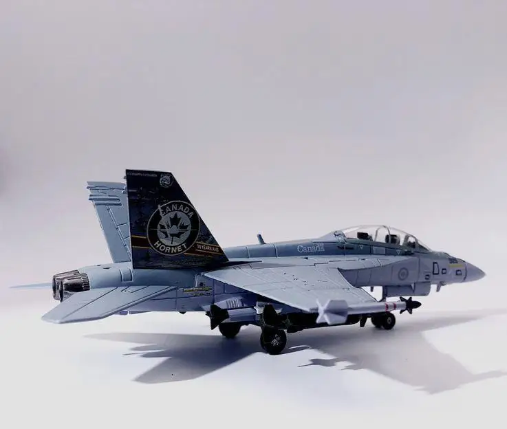 FLOZ Канада F/A-18 F-18B 1/100 литье под давлением модель самолета