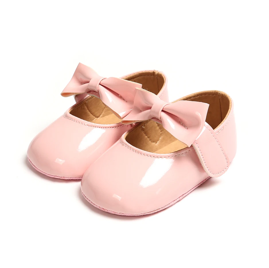 Милая обувь для новорожденных девочек; обувь для первых шагов из искусственной кожи с пряжкой и бантом; цвет красный, черный, розовый, белый; нескользящая обувь на мягкой нескользящей подошве