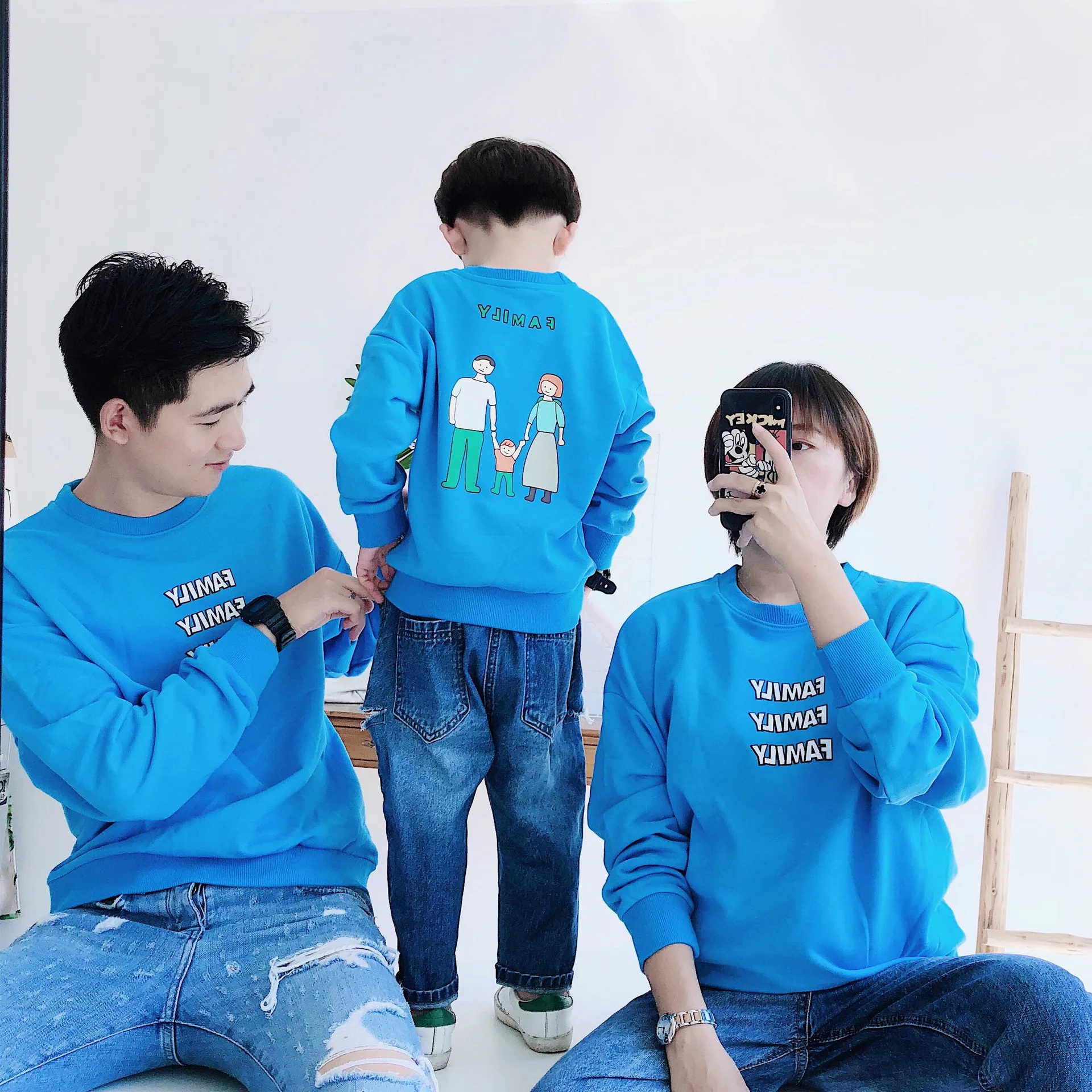 

Family Matching Clothes Mommy and Me Clothes Family Look 2019 Spring and Autumn New Print Long-sleeved shirt Sweater Hoodie