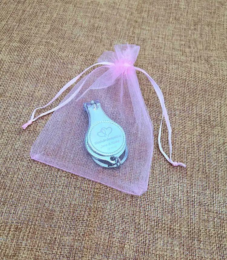 Pink Organza Bag 50 шт Персонализированные Свадебные сувениры для гостей Индивидуальные свадебные сувениры многофункциональный штопор/брелок/кусачки для ногтей - Цвет: Pink Organza Bag