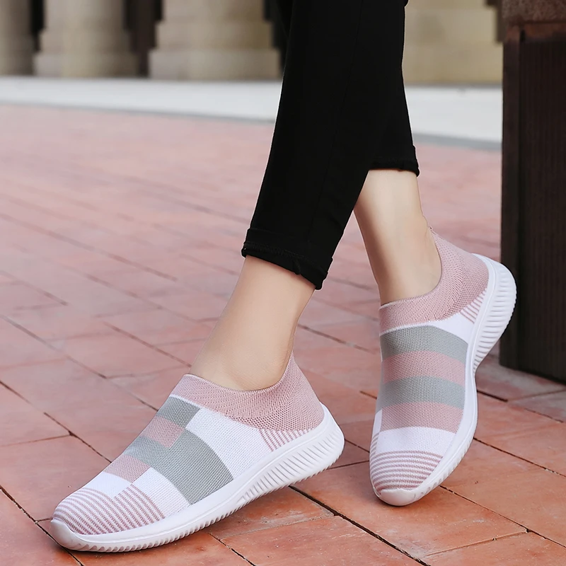 Zapatillas de deporte ligeras para mujer, mocasines informales a la moda, con calcetín vulcanizado, de talla grande, 2021