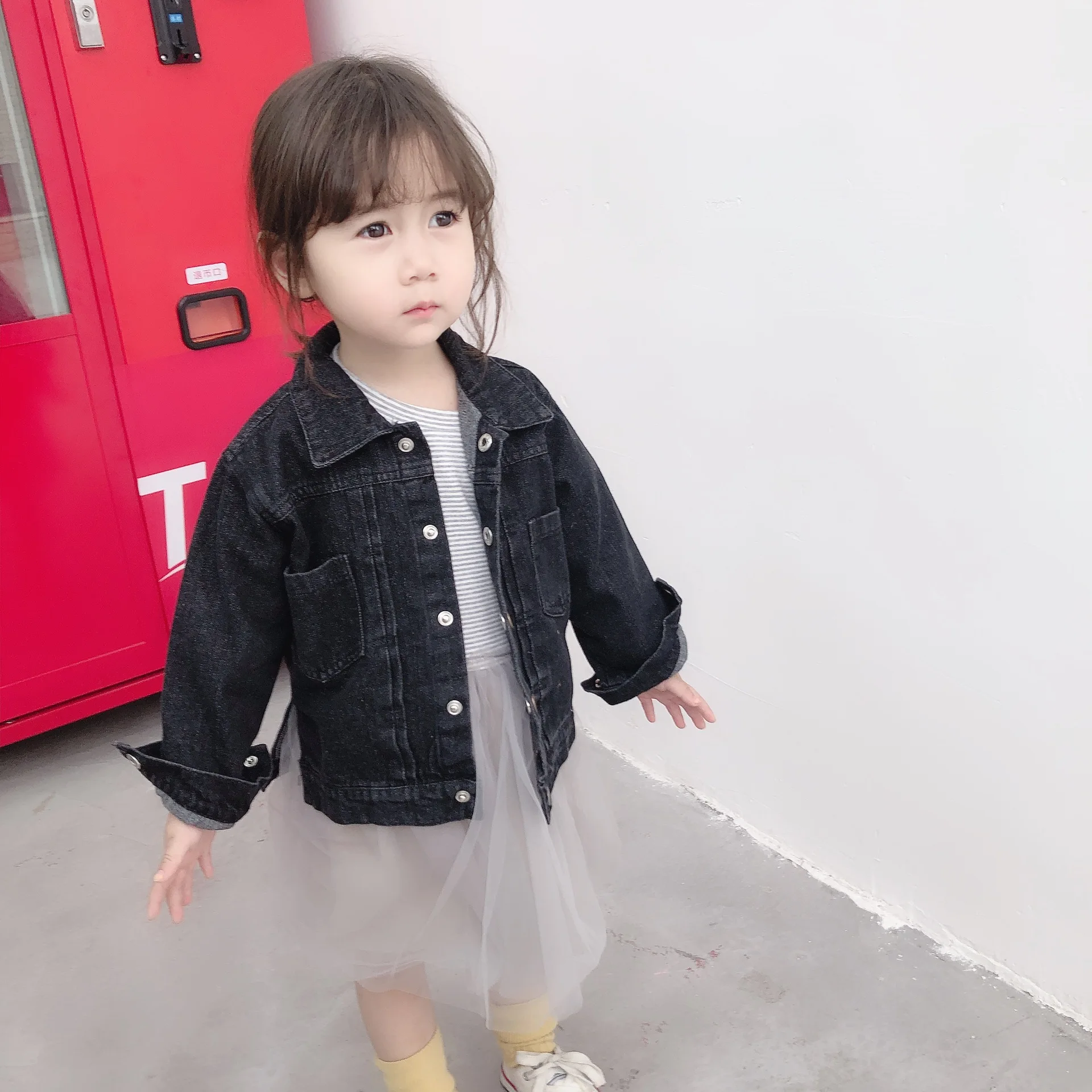 Ukeybaby2019 осень и зима новые продукты черный и белый с узором корейский Стиль Повседневный стиль мужчины и женщины детские джинсы пальто