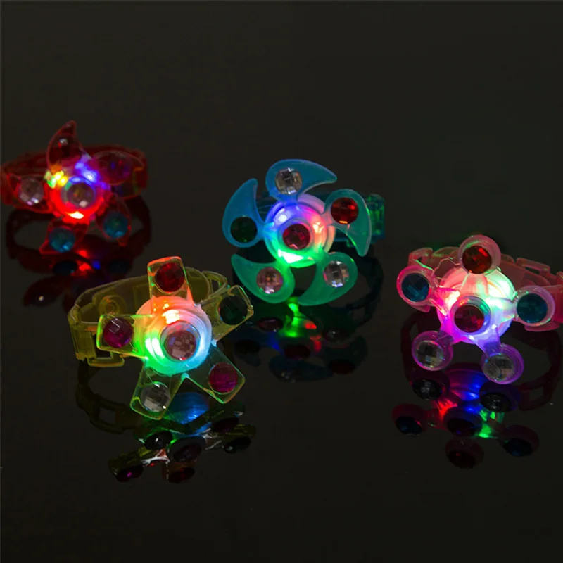 Вращающийся браслет светящаяся игрушка светящийся светодиодный Браслет вечерние игрушка волчок для мальчика с помощью светящееся кольцо