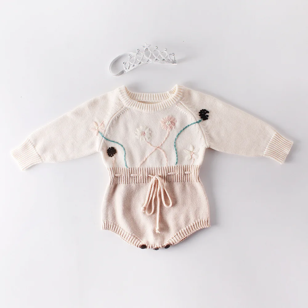 Зимняя одежда для девочек; Детский свитер комбинезоны для новорожденных; вязаные свитера для маленьких девочек; одежда с цветочным узором и ручками; подарок - Цвет: Бежевый