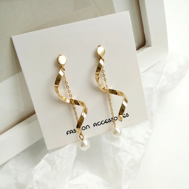 

Gold Color Simple Tassel Curve Clip Earring No Pierced Geometric Minimalist Spiral Wave Clip Earrings Without Piercing For Women