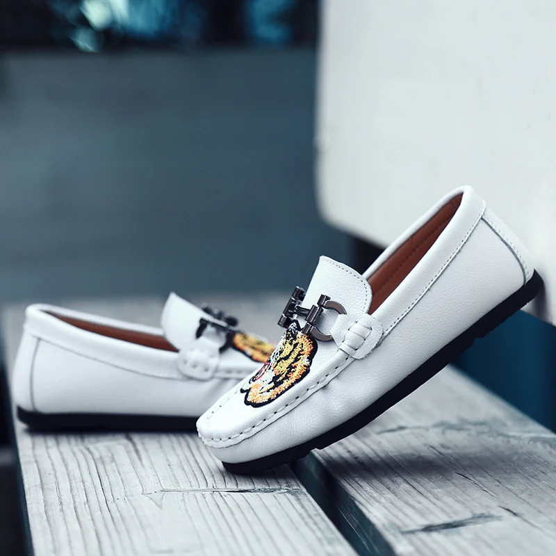 2020 Hot Boys Shoes Red Kids Girl Flats Casual Shoes Spring And Autumn Kids Moccasins Luxury Brand Children Soft Leather Loafer